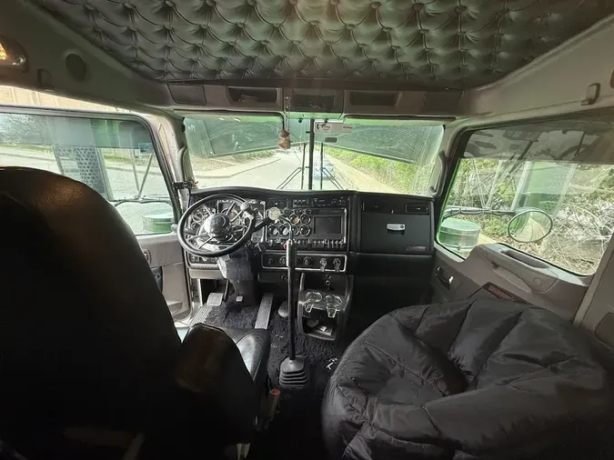 2022 KENWORTH W900