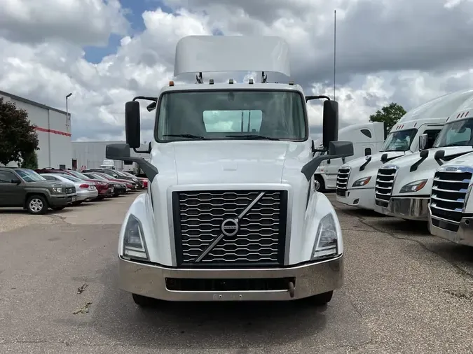 2019 VOLVO VNL64T-300