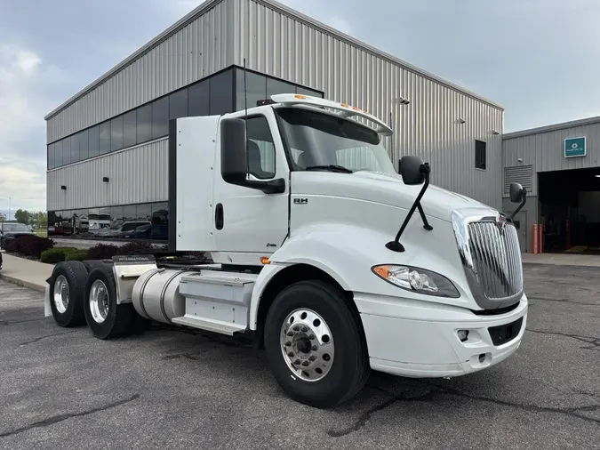 2022 International RH613