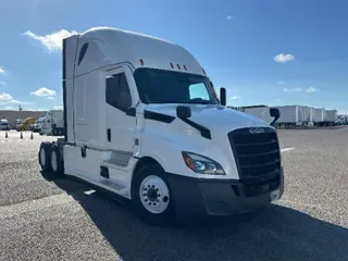 2020 FREIGHTLINER T12664ST