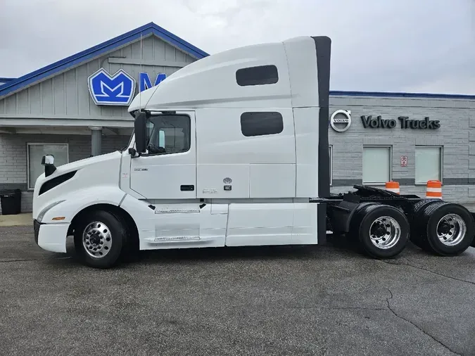 2021 VOLVO VNL64T760