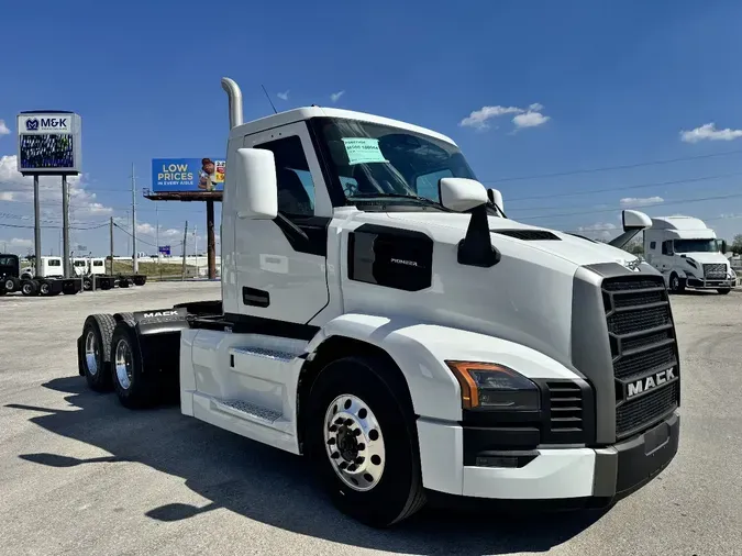 2026 MACK PIONEER 64T DAYCAB49fb02a1d0bd79b644452eb10458f62f