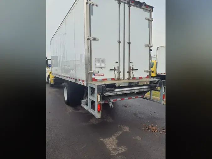 2016 FREIGHTLINER/MERCEDES M2 106