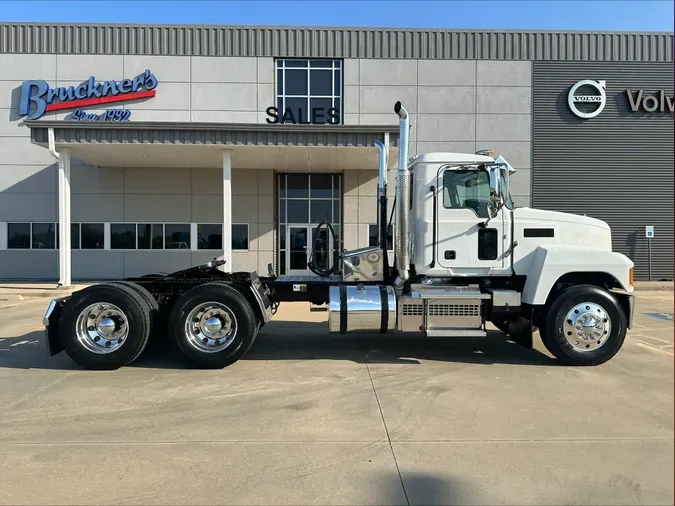 2019 MACK PI64T