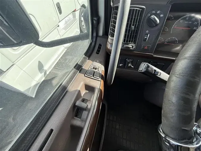 2017 VOLVO VNL7304a069546e7c36e94d688a67045612f1a