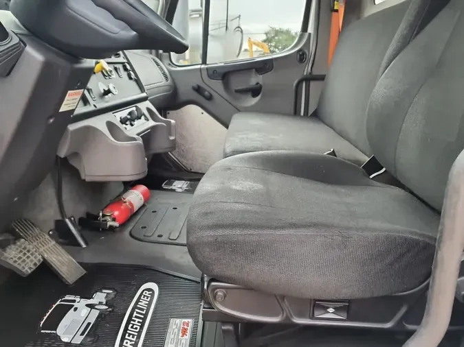 2019 FREIGHTLINER/MERCEDES M2 106
