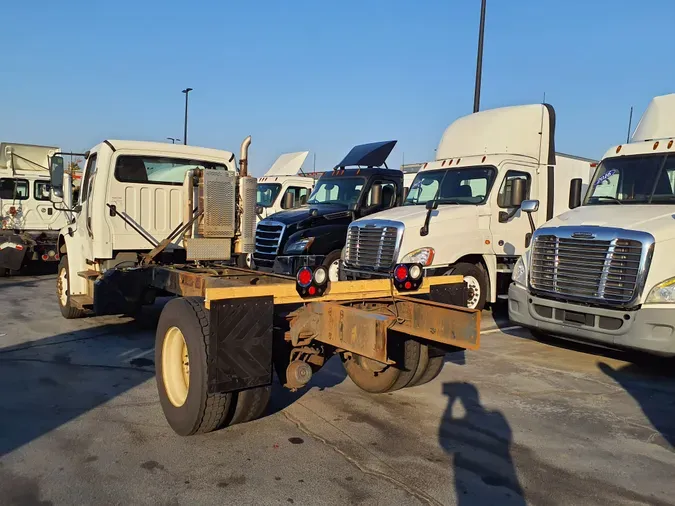 2015 FREIGHTLINER/MERCEDES M2 106