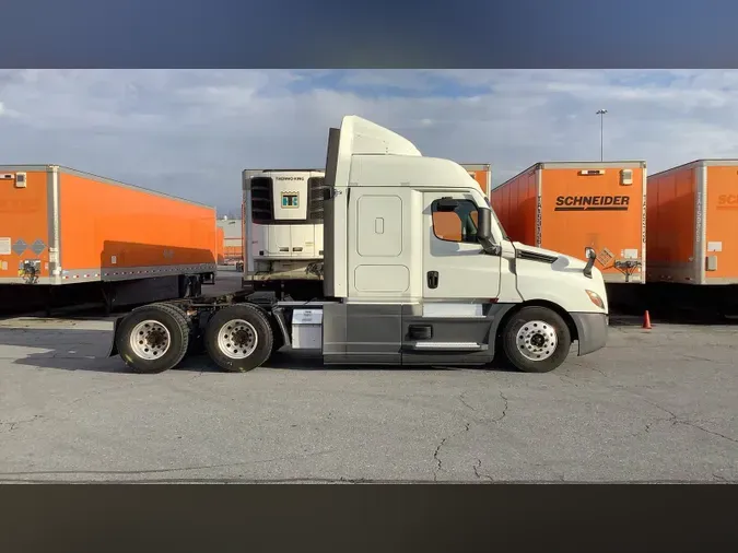 2021 Freightliner Cascadia 1264a15ad5fb8ea577ec7e34214050fc4ff