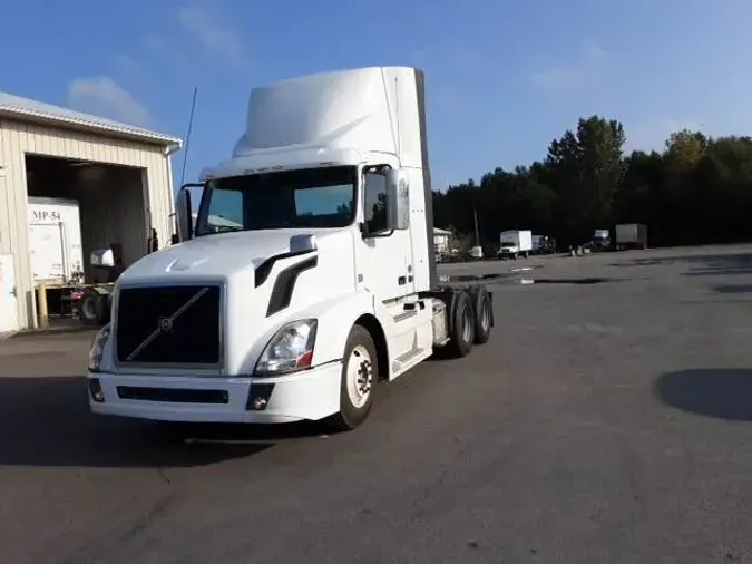 2017 Volvo VNL300