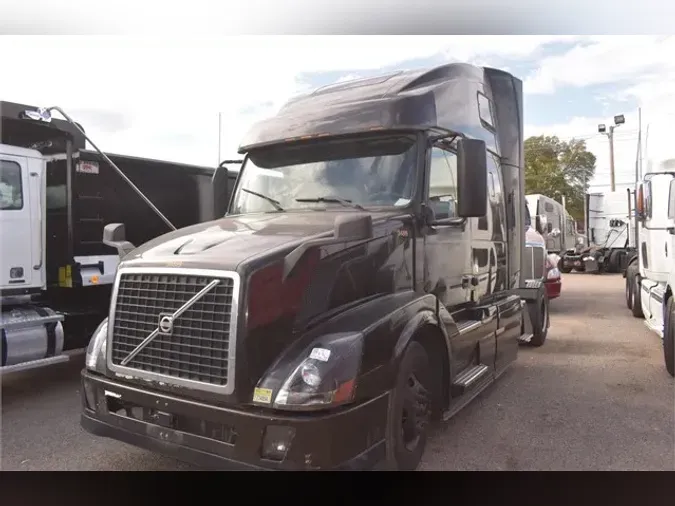 2015 VOLVO VNL42T670