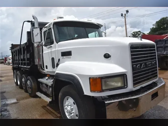 2001 MACK CL713