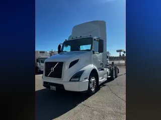 2018 VOLVO VNL64T-300