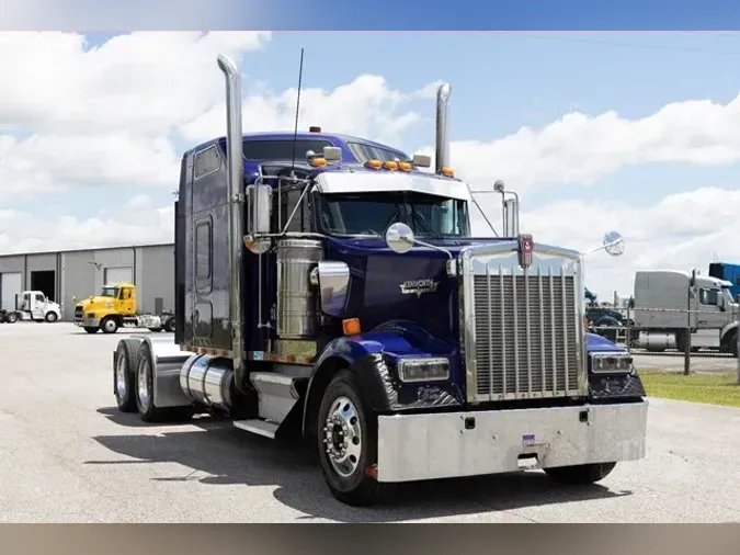 2000 KENWORTH W900