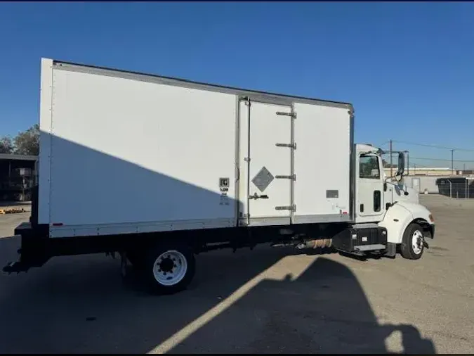 2019 Peterbilt 325
