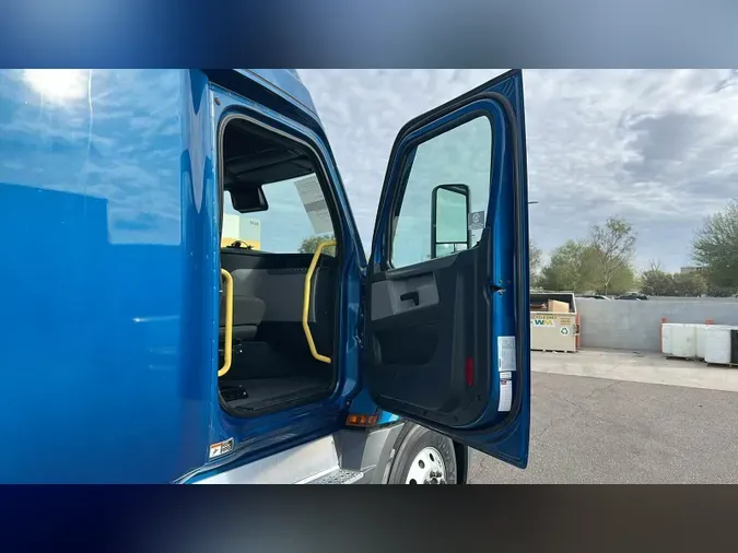 2022 Freightliner Cascadia 126