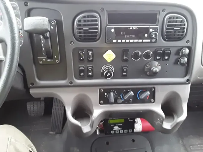 2017 FREIGHTLINER M2 106