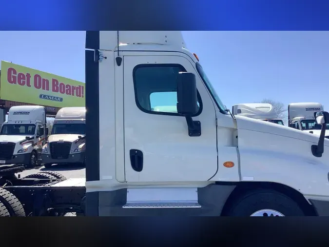2019 Freightliner Cascadia 125