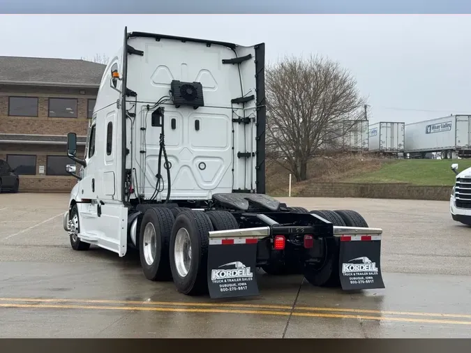 2022 FREIGHTLINER Cascadia 126