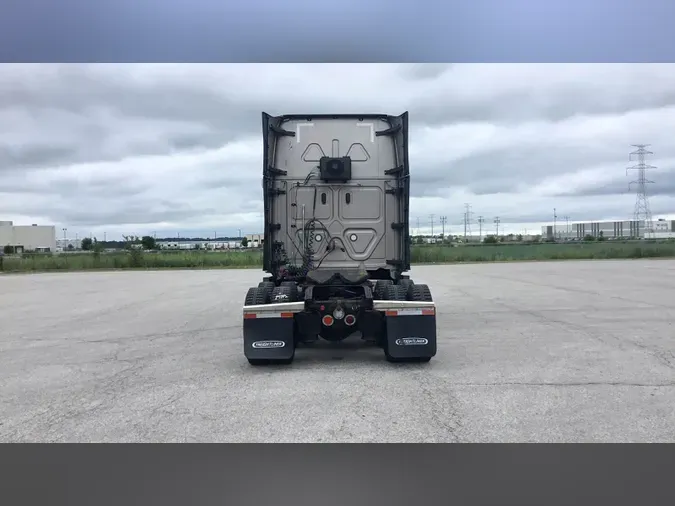 2022 Freightliner Cascadia 126