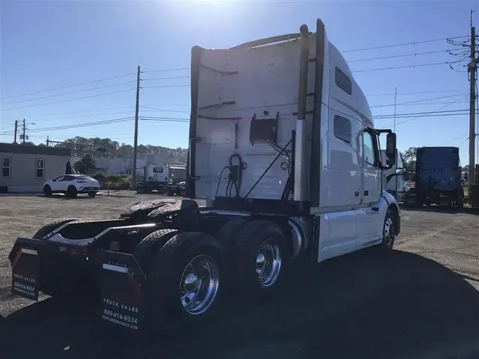 2022 VOLVO VNL64T760