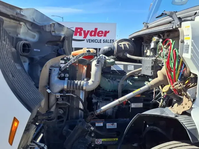 2020 VOLVO VNR64T-640