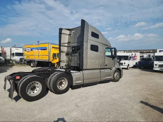 2021 VOLVO VNL760