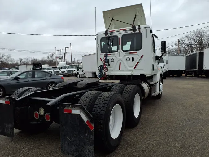 2018 FREIGHTLINER/MERCEDES CASCADIA 125