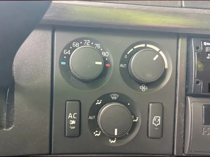 2020 VOLVO VNL64T8604a3fd961da6758c76e488542d3d62405