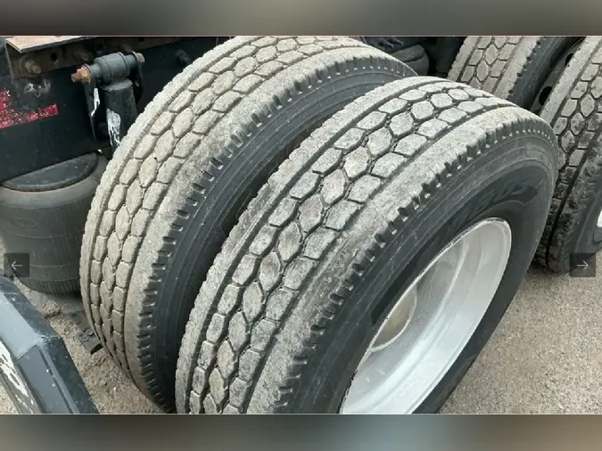 2021 VOLVO VNL64T760