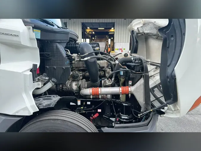 2022 Freightliner Cascadia 126
