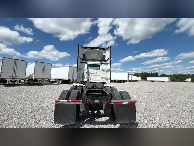 2020 Volvo VNL300