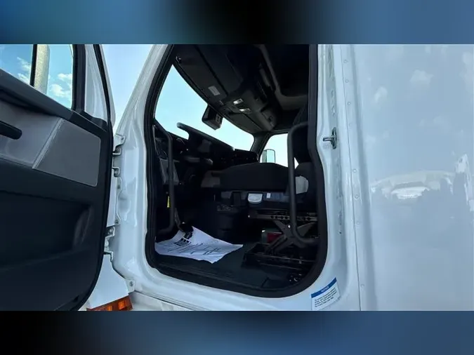 2021 FREIGHTLINER CA126