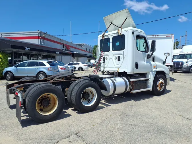 2016 FREIGHTLINER/MERCEDES CASCADIA 125