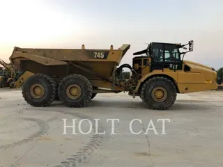 2017 Caterpillar 745