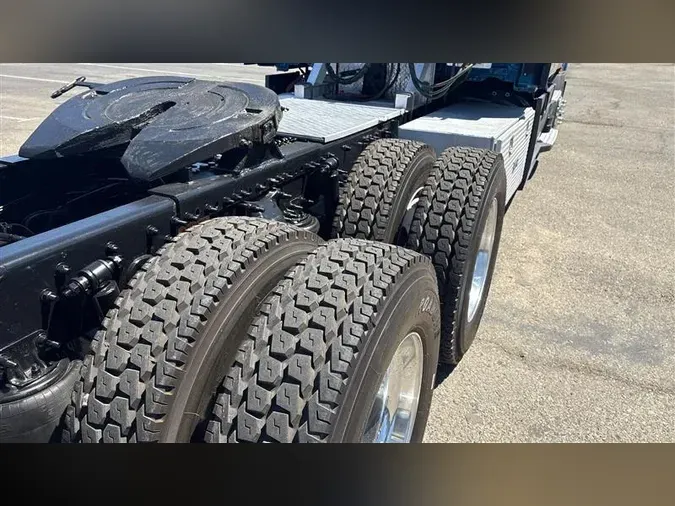 2021 FREIGHTLINER CA126
