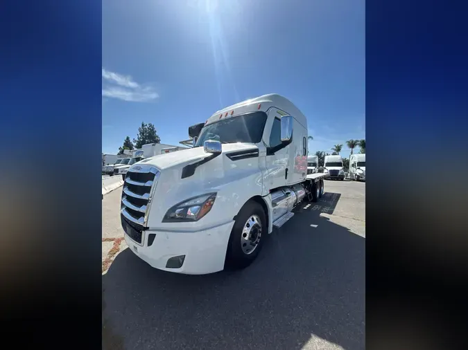 2020 FREIGHTLINER NEW CASCADIA 126