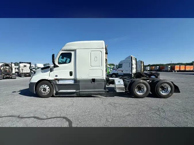 2022 Freightliner Cascadia 1264a599f85bcfe89bd2a026bf404db319a