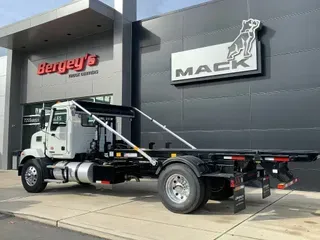 2023 Mack MD7