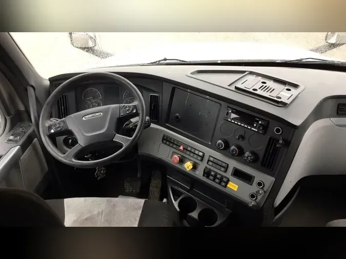 2021 Freightliner Cascadia 126