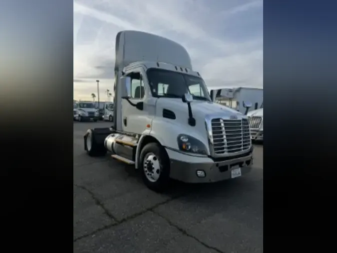 2017 FREIGHTLINER/MERCEDES CASCADIA 113