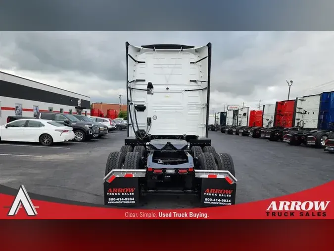 2022 VOLVO VNL760