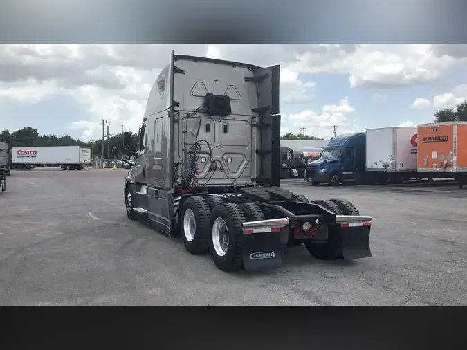 2022 Freightliner Cascadia 126