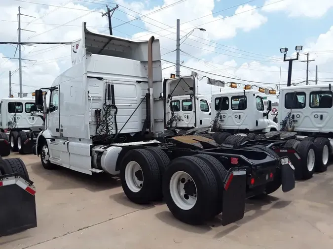 2020 VOLVO VNR64T-640