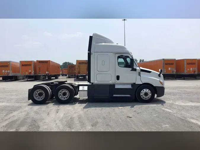 2020 Freightliner Cascadia 126
