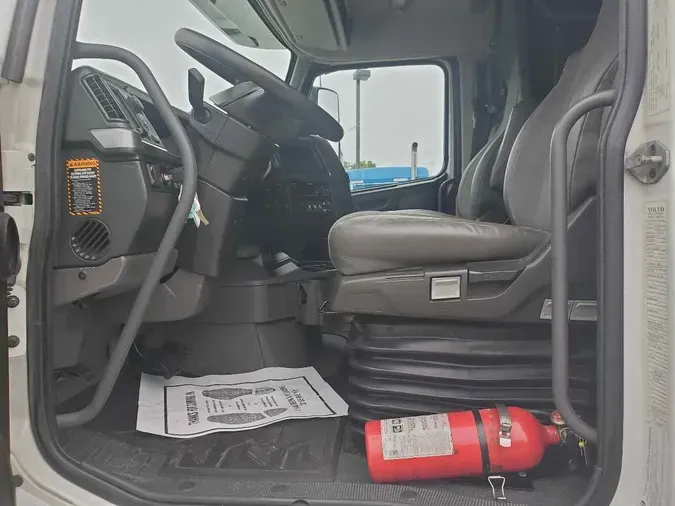 2020 VOLVO VNL64T760