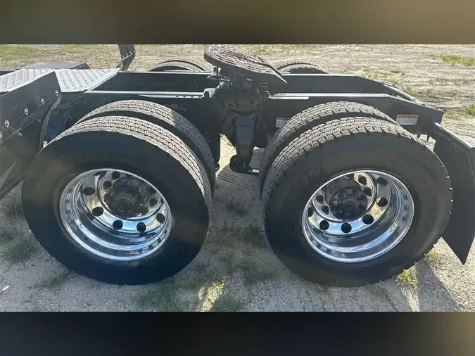 2019 FREIGHTLINER CA126