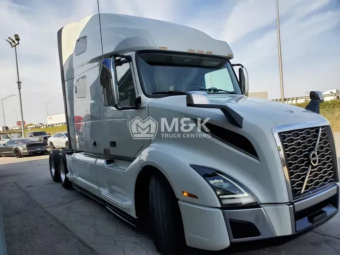 2020 VOLVO VNL64T760