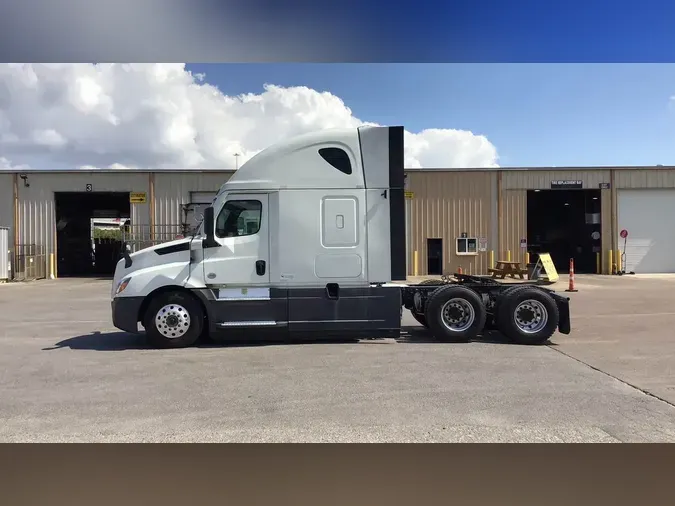 2022 Freightliner Cascadia 126