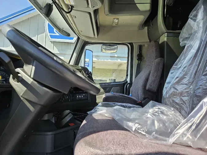 2022 VOLVO VNL64T860