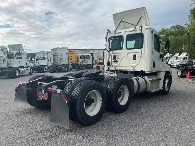 2017 Freightliner X12564ST